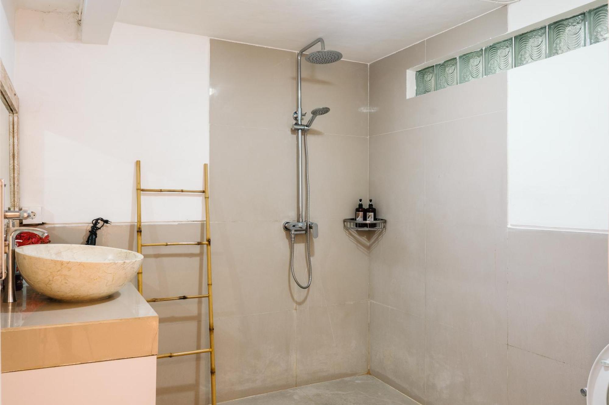 Renovated Mara Double Six Villa *