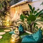 Renovated Mara Villa Double Six Beach
