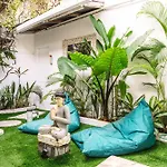 Renovated Mara Villa Double Six Beach