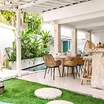 Renovated Mara Villa Double Six Beach