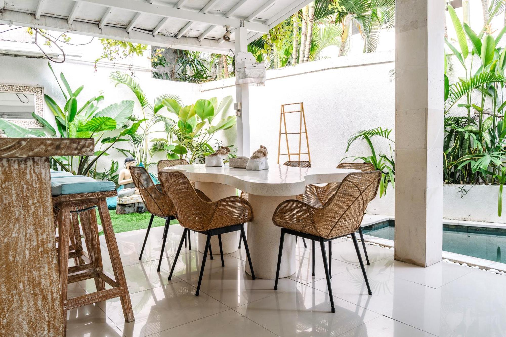 Renovated Mara Double Six Villa *